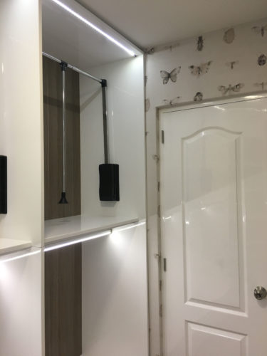 Mini walking closet