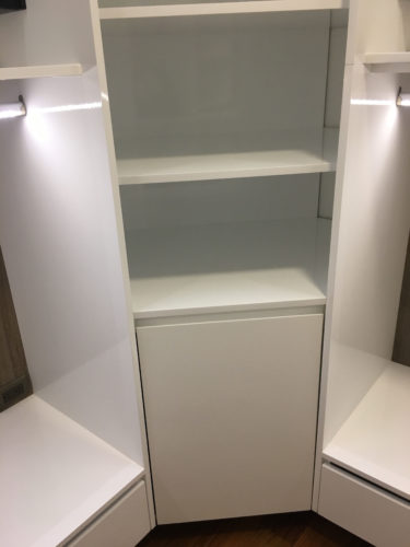 Mini walking closet